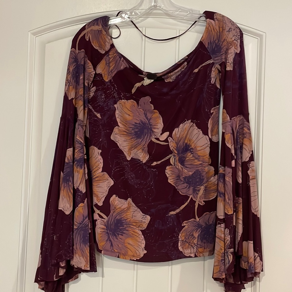 Women’s We The Free Long Sleeve Top - Size Small - EUC - Flowy sleeve